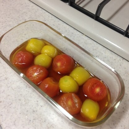 食材が余りなかったのですが。
2色のトマトでやってみました。簡単でおいしかったです。